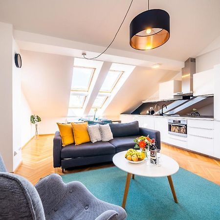 Luxurious Woodrow Wilson Apt In Prague Centre Exterior photo
