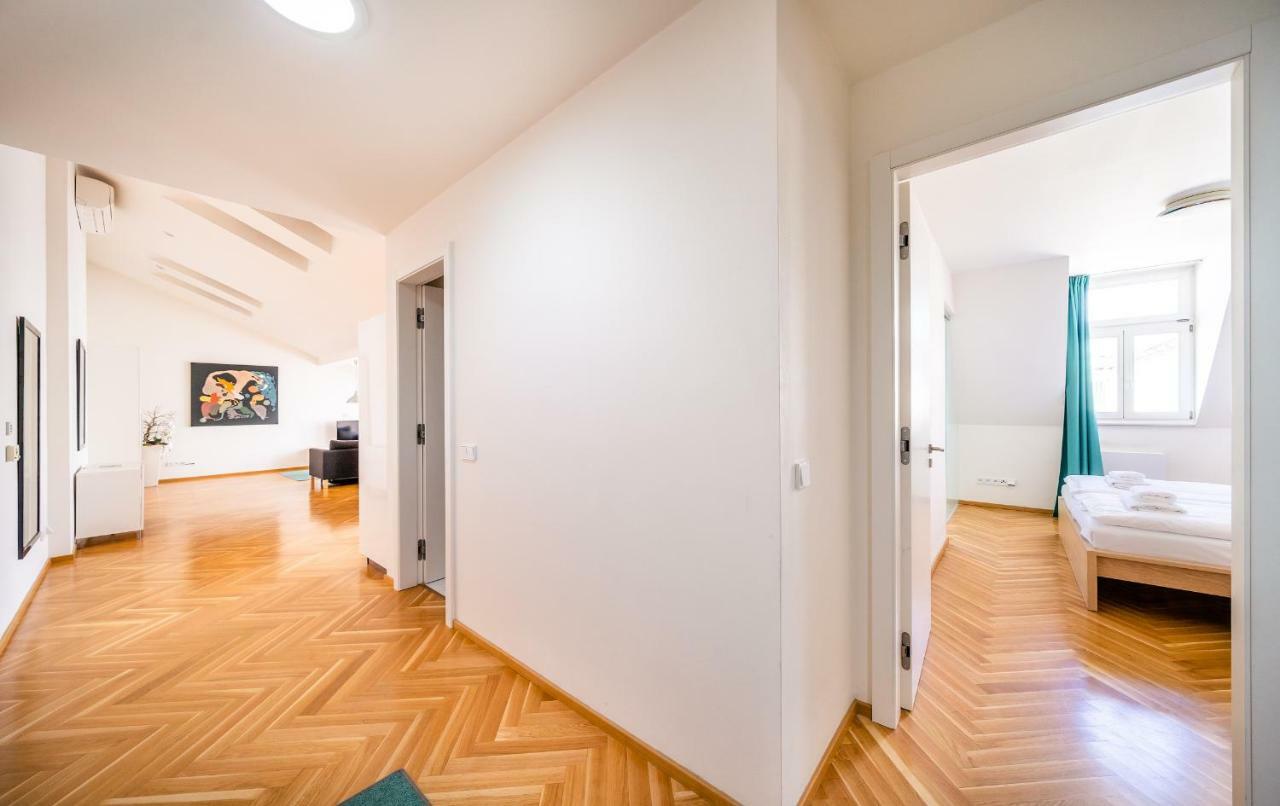 Luxurious Woodrow Wilson Apt In Prague Centre Exterior photo