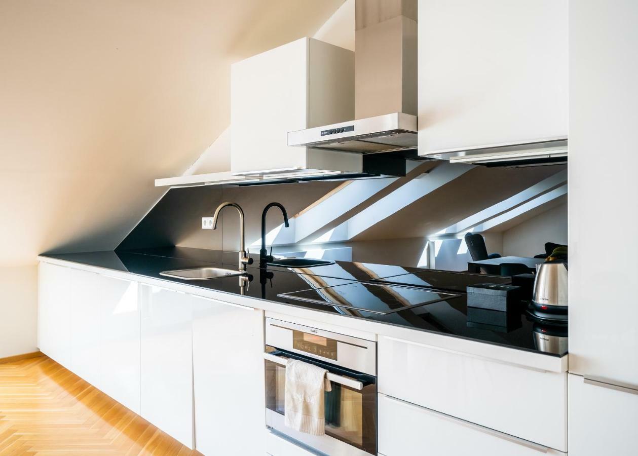 Luxurious Woodrow Wilson Apt In Prague Centre Exterior photo
